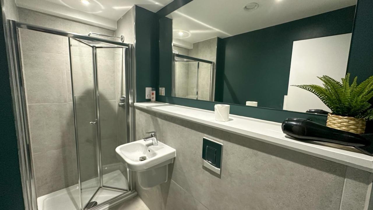Lux Livin' Apartments - Luxury 2 Bed Apartment With Sky Garden Manchester Exterior photo