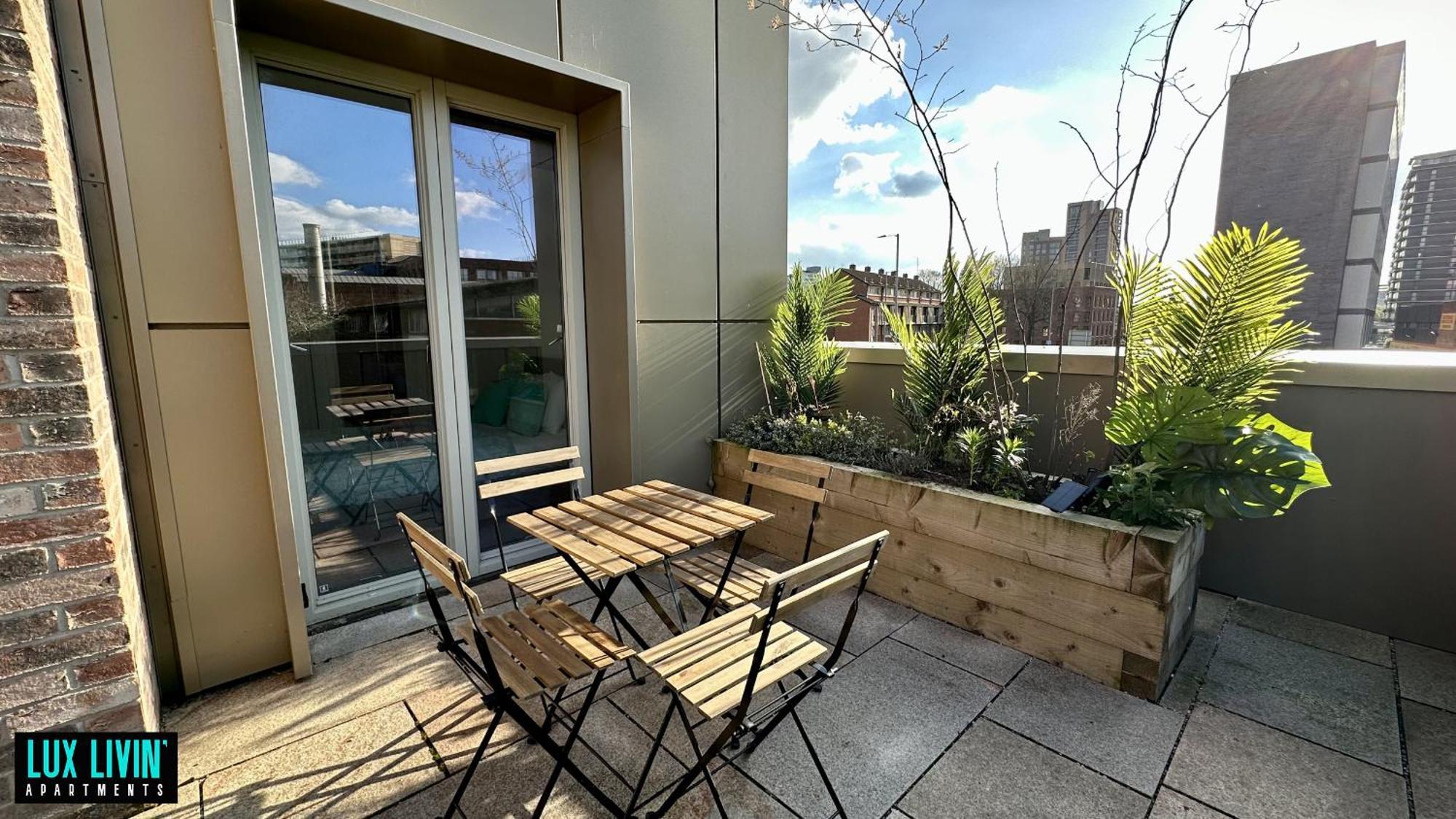 Lux Livin' Apartments - Luxury 2 Bed Apartment With Sky Garden Manchester Room photo